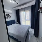 In In The Center By The Sea Апартаменти