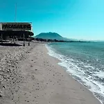 In In The Center By The Sea Апартаменти