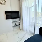 Апартаменти In In The Center By The Sea *
