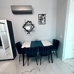 Апартаменти In In The Center By The Sea *