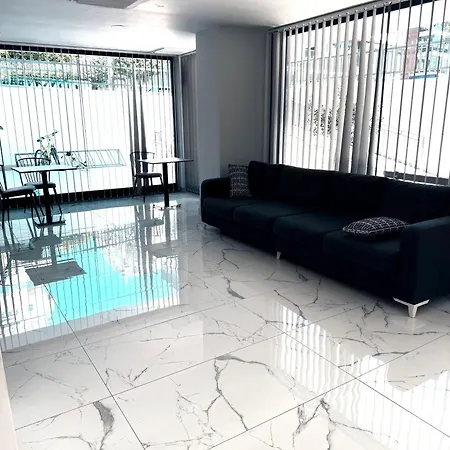 Apartment In In The Center By The Sea