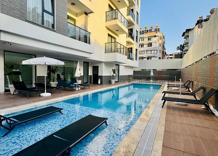 In In The Center By The Sea Alanya