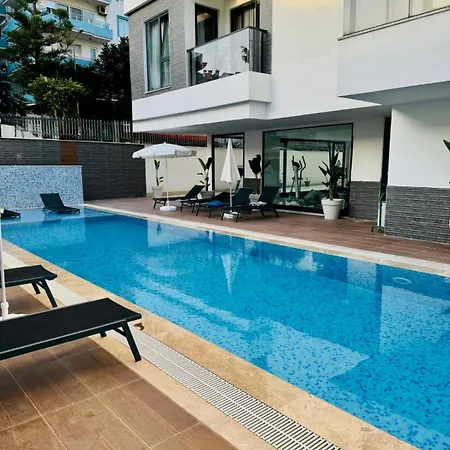 In In The Center By The Sea * Alanya